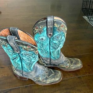 Womens cowgirl boots size 7